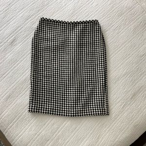 Ann Taylor LOFT Pencil Skirt Black and White Houndstooth Size 2P